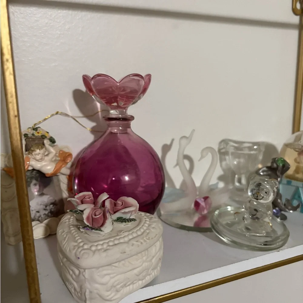 Including Shelf with Glass Decor